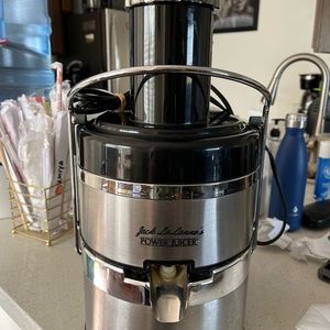 Juice maker